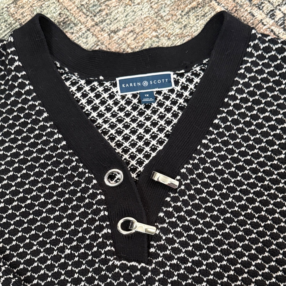 Karen Scott Black and White V-Neck Plus Size Cotton Henley Sweater - Picture 4 of 6